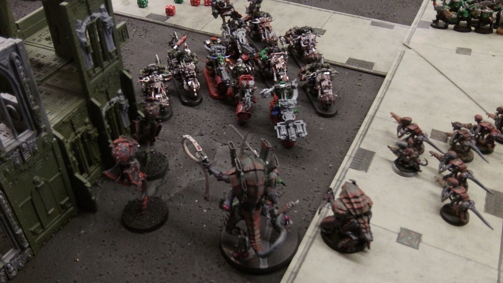 Splinter Fleet Mordiggian's Hive Tyrant vs Nob Bikers